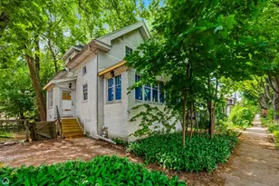 2019 W Chase Ave, Chicago, IL 60645 - Photo 1