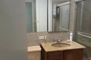 4250 N Marine Dr, Chicago, IL 60613 - Photo 13
