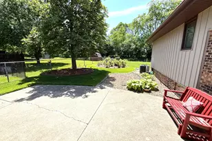 8733 Golfview Dr, Orland Park, IL 60462 - Photo 17