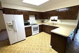 8733 Golfview Dr, Orland Park, IL 60462 - Photo 5