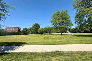 3350 N Carriageway Dr, Arlington Heights, IL 60004 - Photo 33