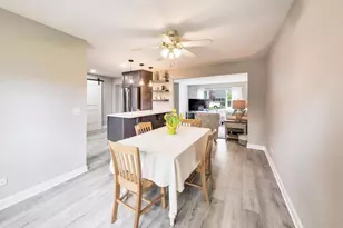 313 S Hi Lusi Ave, Mount Prospect, IL 60056 - Photo 9