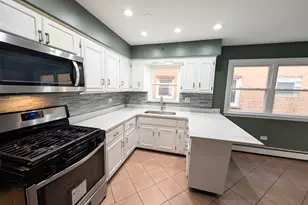 8642 W Berwyn Ave, Chicago, IL 60656 - Photo 5