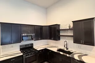 548 Mihelich Ln, Lockport, IL 60441 - Photo 7