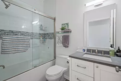 1433 W Belle Plaine Avenue #2E, Chicago, IL 60613 - Photo 13