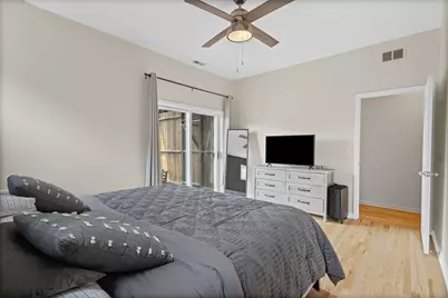 1433 W Belle Plaine Avenue #2E, Chicago, IL 60613 - Photo 9