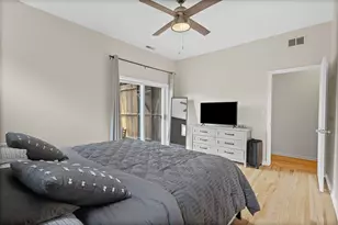 1433 W Belle Plaine Ave, Chicago, IL 60613 - Photo 9