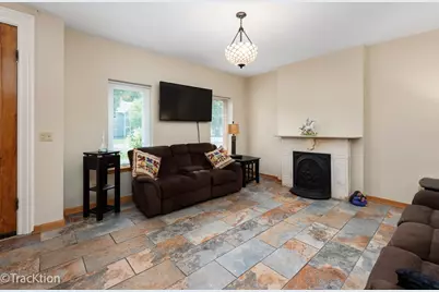 383 W Park Avenue, Aurora, IL 60506 - Photo 5