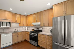 1107 E Elm St, Wheaton, IL 60189 - Photo 9
