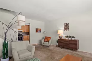 1107 E Elm St, Wheaton, IL 60189 - Photo 5