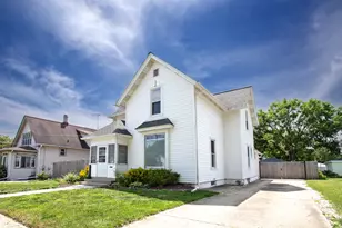 315 E 1st St, East Dundee, IL 60118 - Photo 1