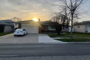 852 Tonne Rd, Elk Grove Village, IL 60007 - Photo 1