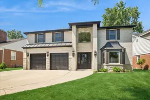 446 S Stratford Ave, Elmhurst, IL 60126 - Photo 1