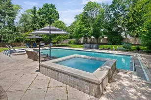 911 Oak Dr, Glencoe, IL 60022 - Photo 3