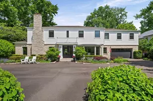 911 Oak Dr, Glencoe, IL 60022 - Photo 1