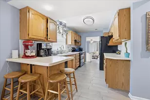 551 Sunset Dr, Elgin, IL 60123 - Photo 9