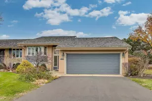 211 Briarwood Pass, Oak Brook, IL 60523 - Photo 3