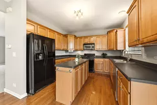2320 Hudson Cir, Aurora, IL 60502 - Photo 5