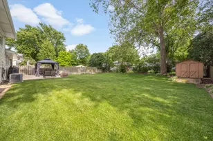 1513 Ronzheimer Ave, Saint Charles, IL 60174 - Photo 17