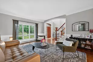 39W696 Henry David Thoreau Pl, Saint Charles, IL 60175 - Photo 5