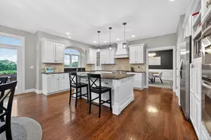 39W696 Henry David Thoreau Pl, Saint Charles, IL 60175 - Photo 11