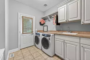 39W696 Henry David Thoreau Pl, Saint Charles, IL 60175 - Photo 19