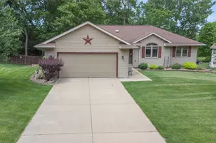 920 Mesa Dr, Freeport, IL 61032 - Photo 1