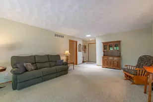 920 Mesa Dr, Freeport, IL 61032 - Photo 3