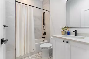 1525 N Bosworth Ave, Chicago, IL 60642 - Photo 17