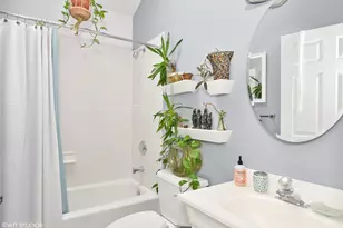 1425 W Henderson St, Chicago, IL 60657 - Photo 15