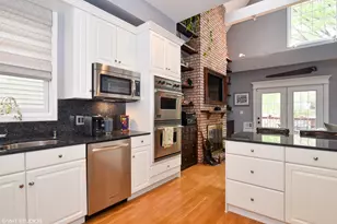 1425 W Henderson St, Chicago, IL 60657 - Photo 11