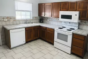 142 E Winchester Rd, Libertyville, IL 60048 - Photo 3