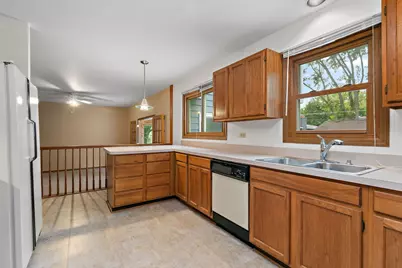 422 Old Country Way, Wauconda, IL 60084 - Photo 5