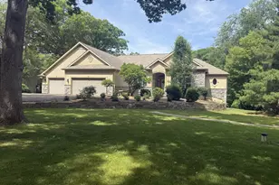 10605 Red Hawk Ln, Spring Grove, IL 60081 - Photo 1
