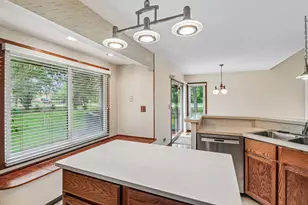 1079 Braeburn Rd, Mundelein, IL 60060 - Photo 13