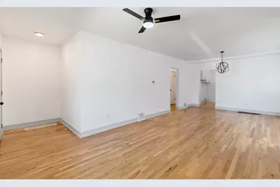 10205 S Yale Avenue, Chicago, IL 60628 - Photo 3