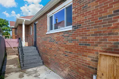 10205 S Yale Avenue, Chicago, IL 60628 - Photo 23
