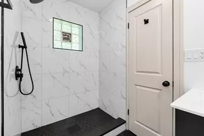 10205 S Yale Avenue, Chicago, IL 60628 - Photo 15