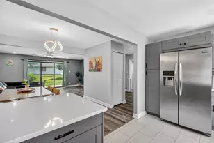 1079 Foxboro Ln, Schaumburg, IL 60193 - Photo 7