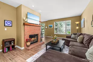374 Wolcott Ln, Batavia, IL 60510 - Photo 5