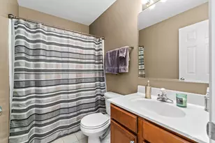 374 Wolcott Ln, Batavia, IL 60510 - Photo 15