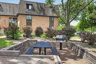 4 Oak Creek Dr, Buffalo Grove, IL 60089 - Photo 17