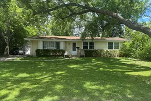 1215 Parkside Ln, Deerfield, IL 60015 - Photo 1