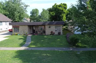 544 E Mulberry St, Watseka, IL 60970 - Photo 1