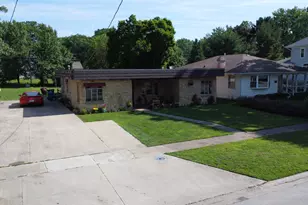 544 E Mulberry St, Watseka, IL 60970 - Photo 3