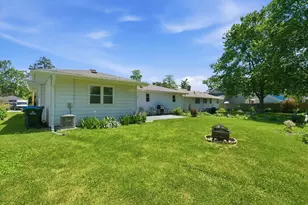 34456 W Lake Shore Dr, Round Lake, IL 60073 - Photo 25