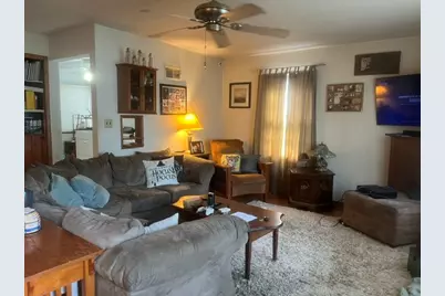 807 E Illinois Street, Freeport, IL 61032 - Photo 3