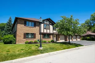 7762 W Arquilla Dr, Palos Heights, IL 60463 - Photo 1