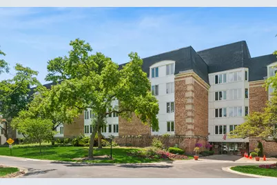 150 Lake Boulevard #112, Buffalo Grove, IL 60089 - Photo 1