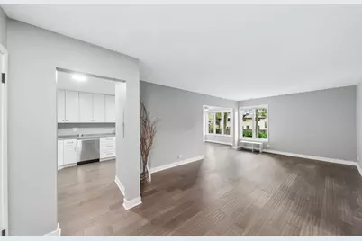 150 Lake Boulevard #112, Buffalo Grove, IL 60089 - Photo 3